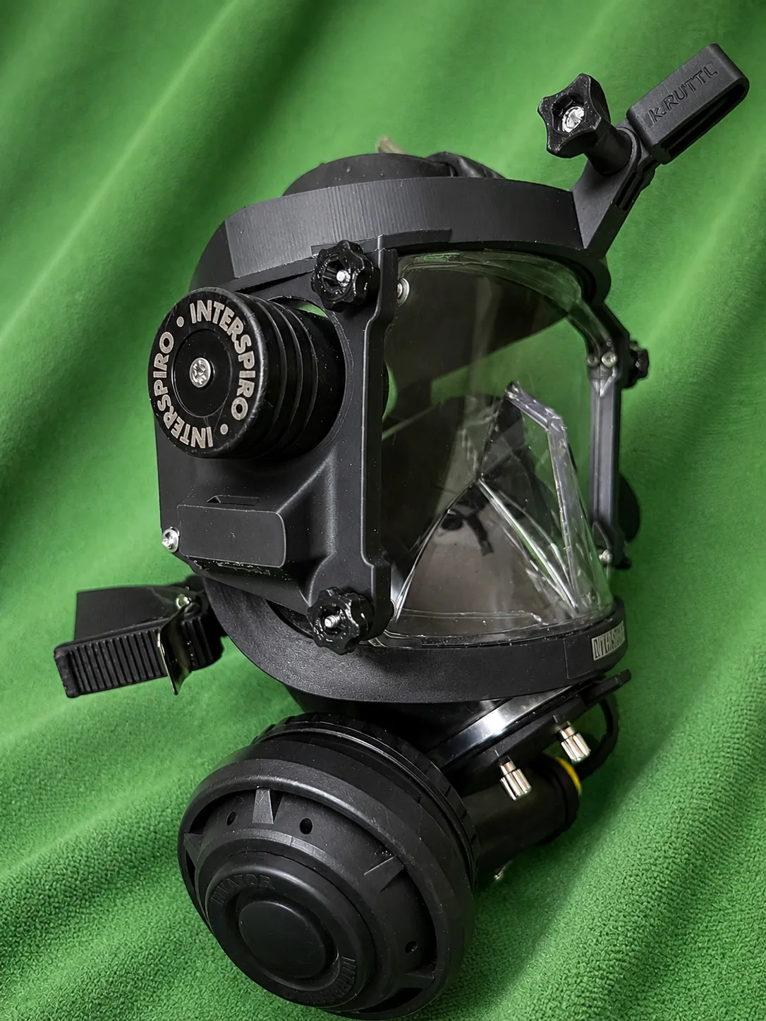 Interspiro full-face diving mask with the camera mount fitted